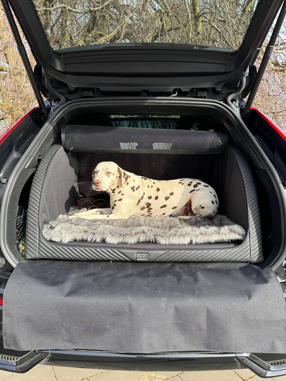 Hundebett-für-das-Auto-Perfekte-Lösung-für-den-Kofferraum-mit-DOXAFER-BOOT DOXAFER®